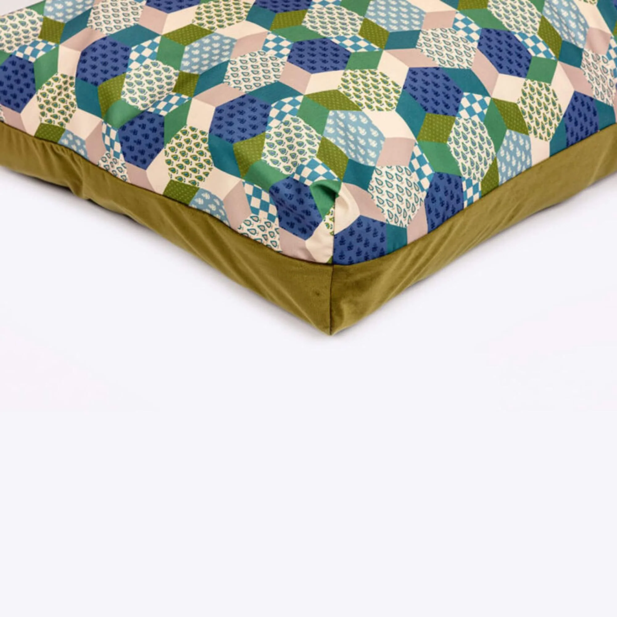 Laura Ashley Thistle Patchwork Duvet Dog Bed - Image 4
