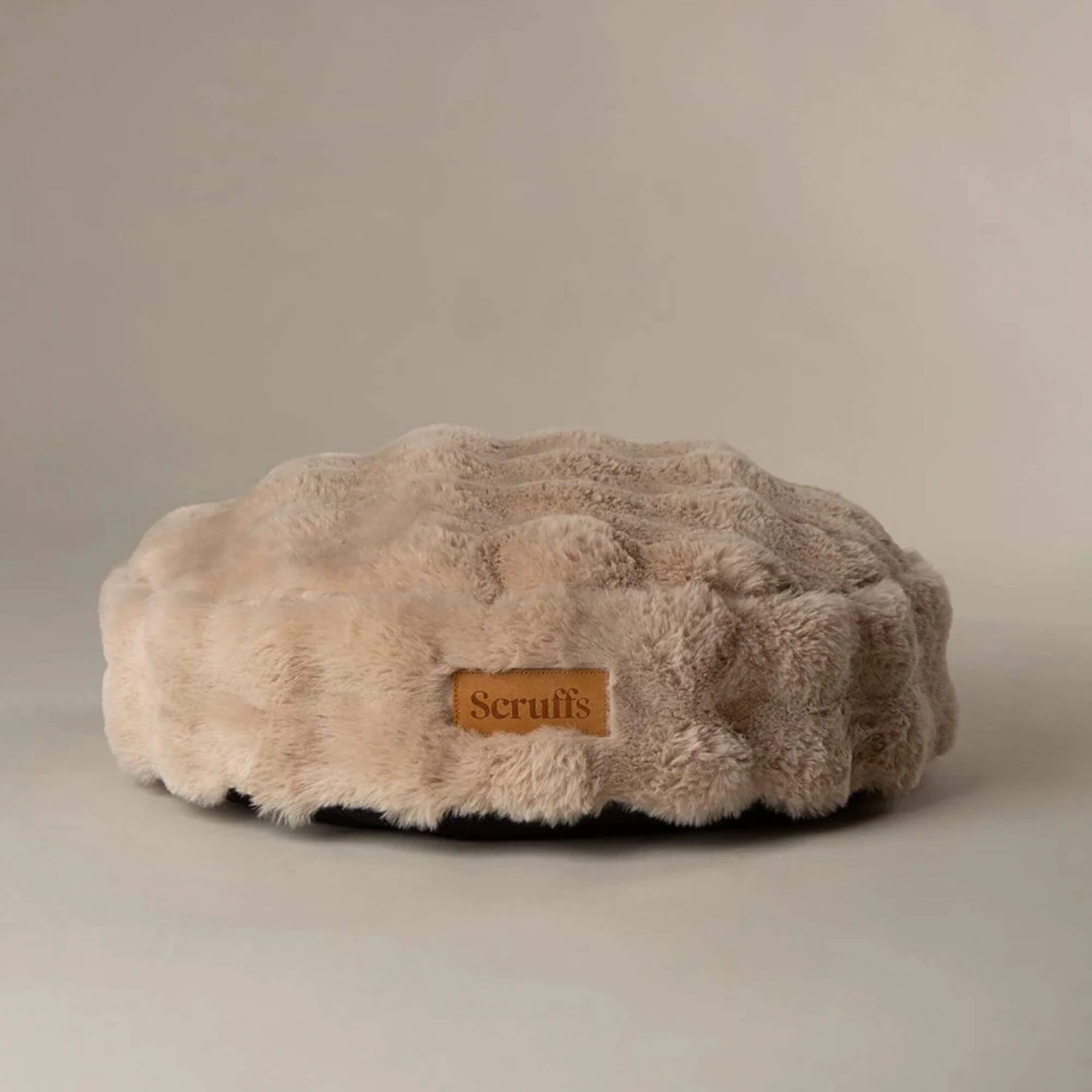 Scruffs Alpine Faux Fur Cat Bed - Image 4